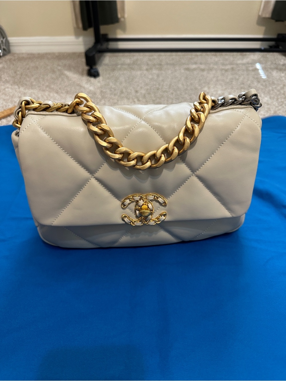 CHANEL Cream Quilted Chanel 19- for fashion